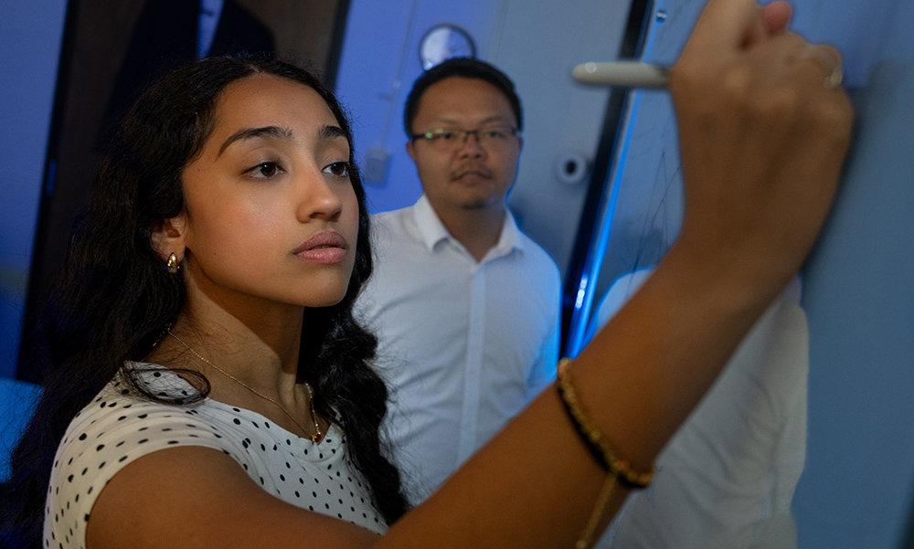 Aarushi Rao and Dr. Zhang work in a lab setting