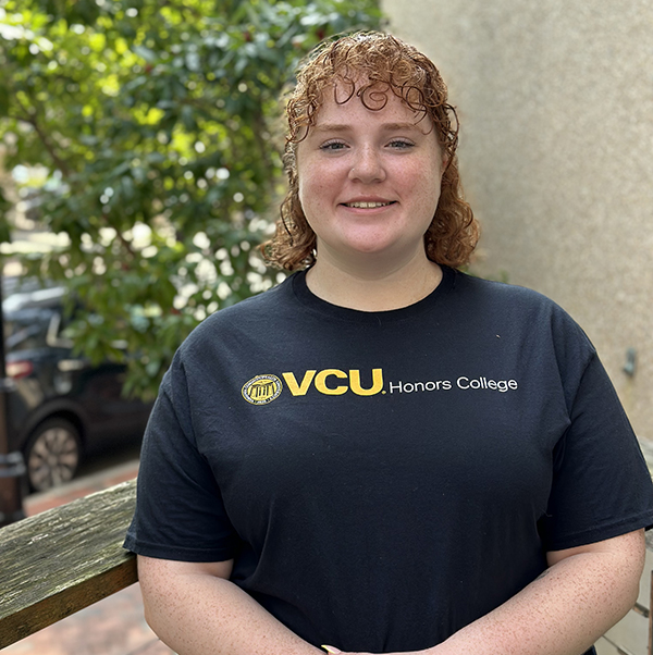 Lexi Dortch wearing a black and gold Honors College shirt