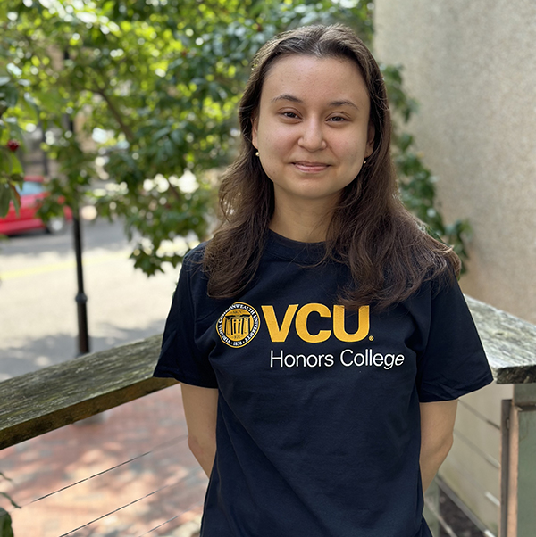 Ninah Henderson wearing a black and gold Honors College shirt
